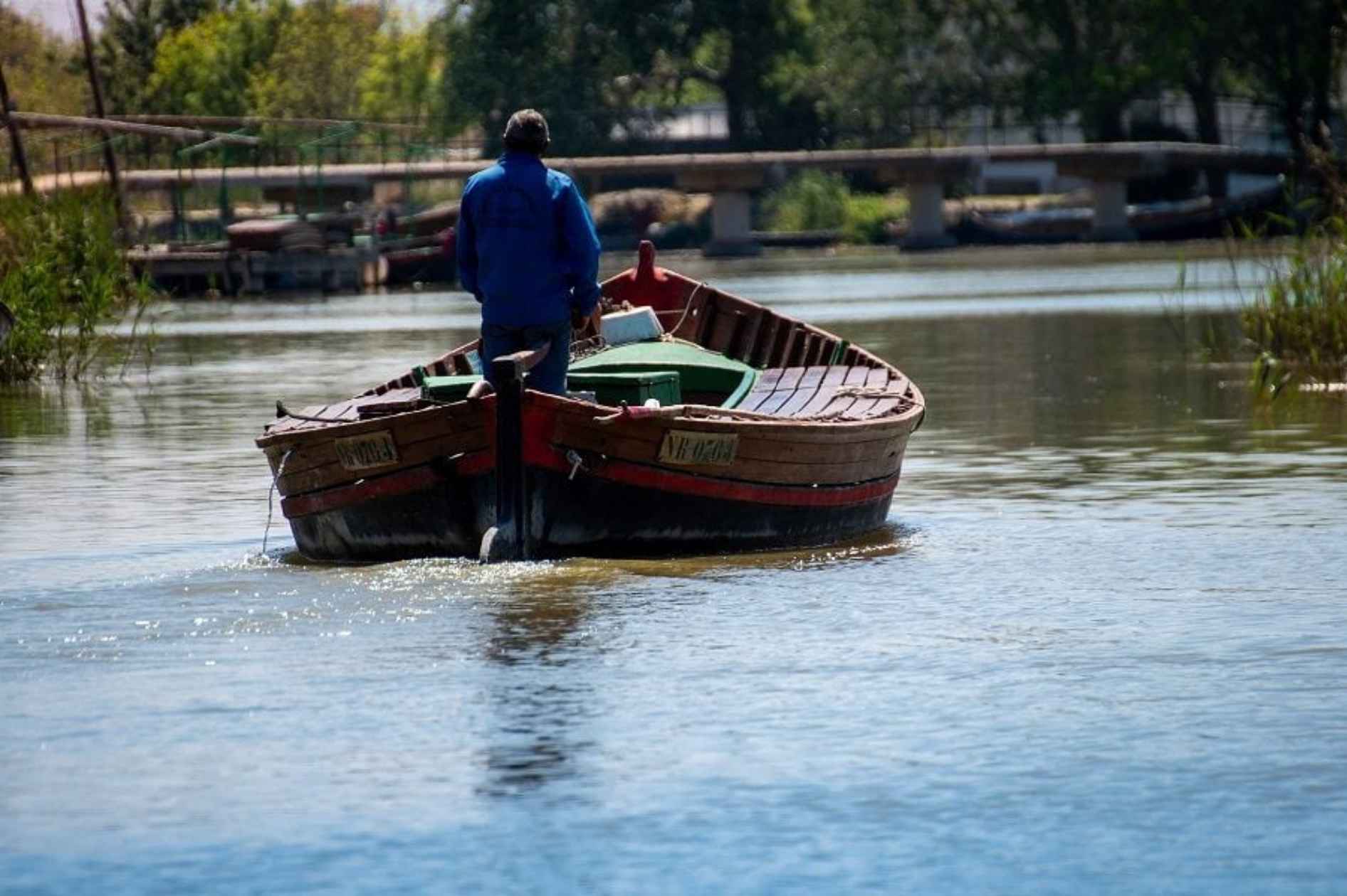 Rehabilitación de barca tradicional de la Albufera con motor actualizado